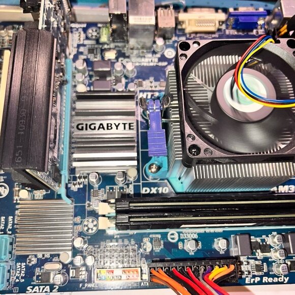 Gigabyte GA-78LMT-S2P AM3+ Socket Motherboard+AMD CPU - Picture 1 of 10